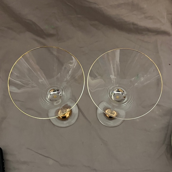 Set of two tall gold rimmed and gold base wine glasses - Picture 2 of 5